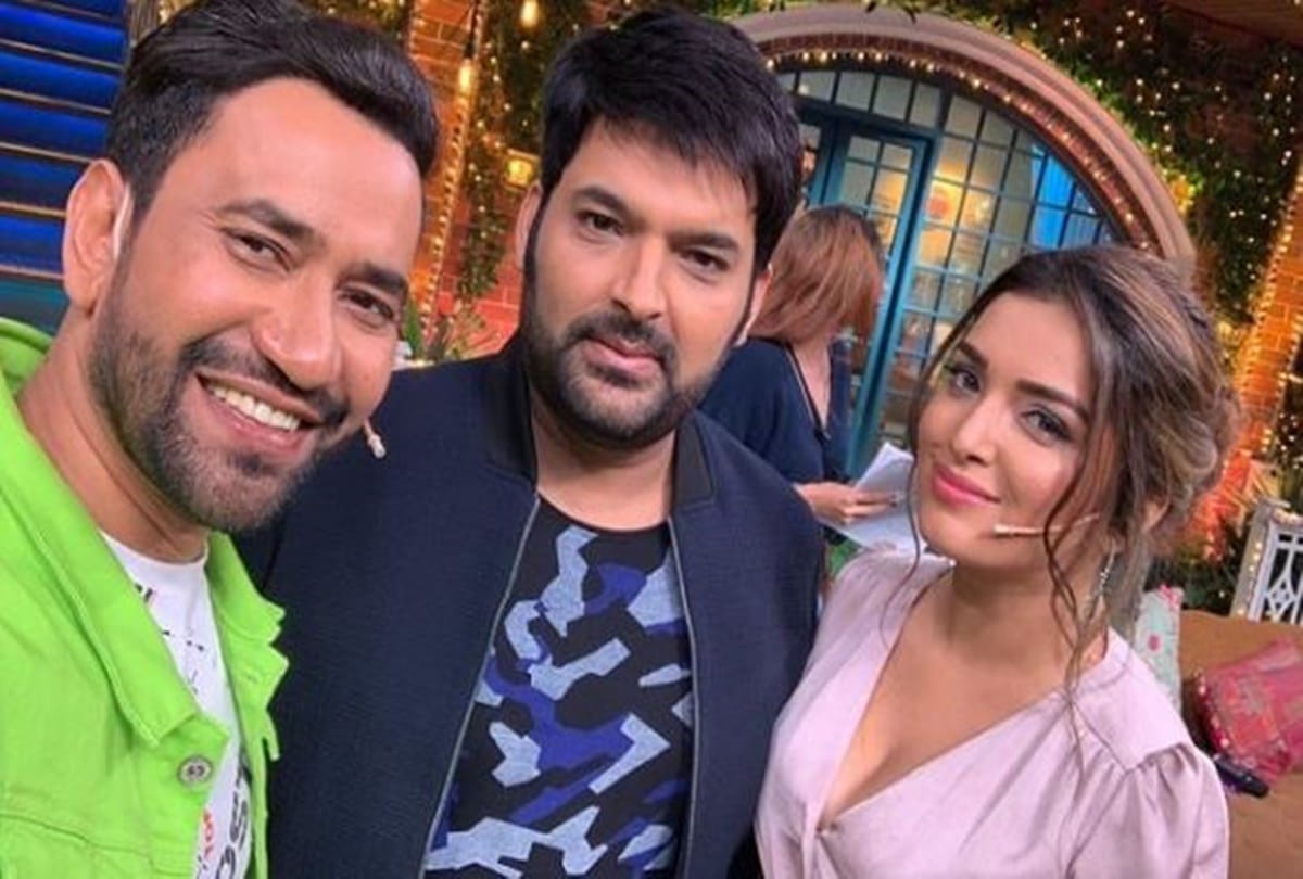 When kiku sharda ask nirhua aka dinesh lal yadav does he sign film because of script or amrapali dubey