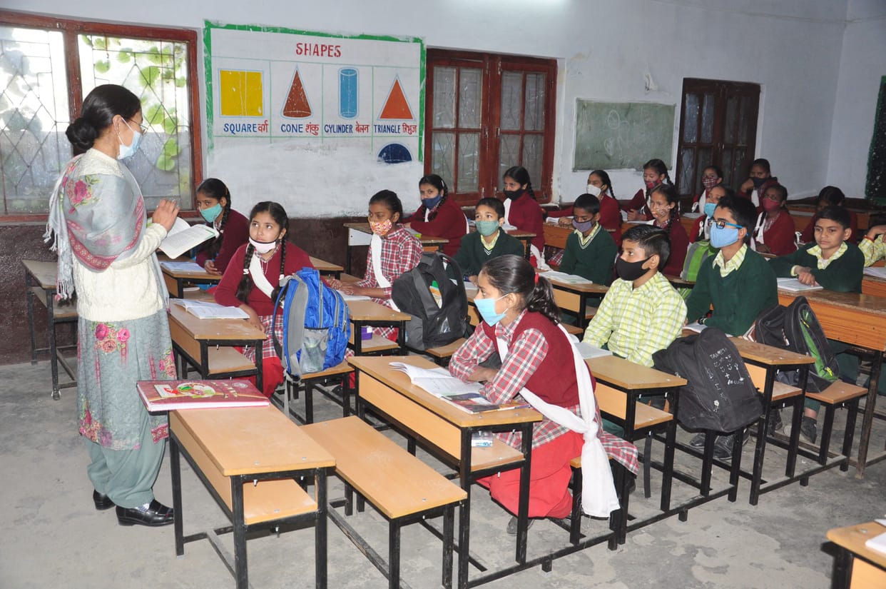 Schools opened again after seven days, 15 thousand made attendance