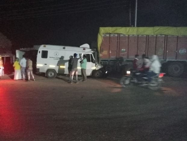 Accident in Mirzapur: Truck suddenly took brakes, ambulance collided from behind, two died 