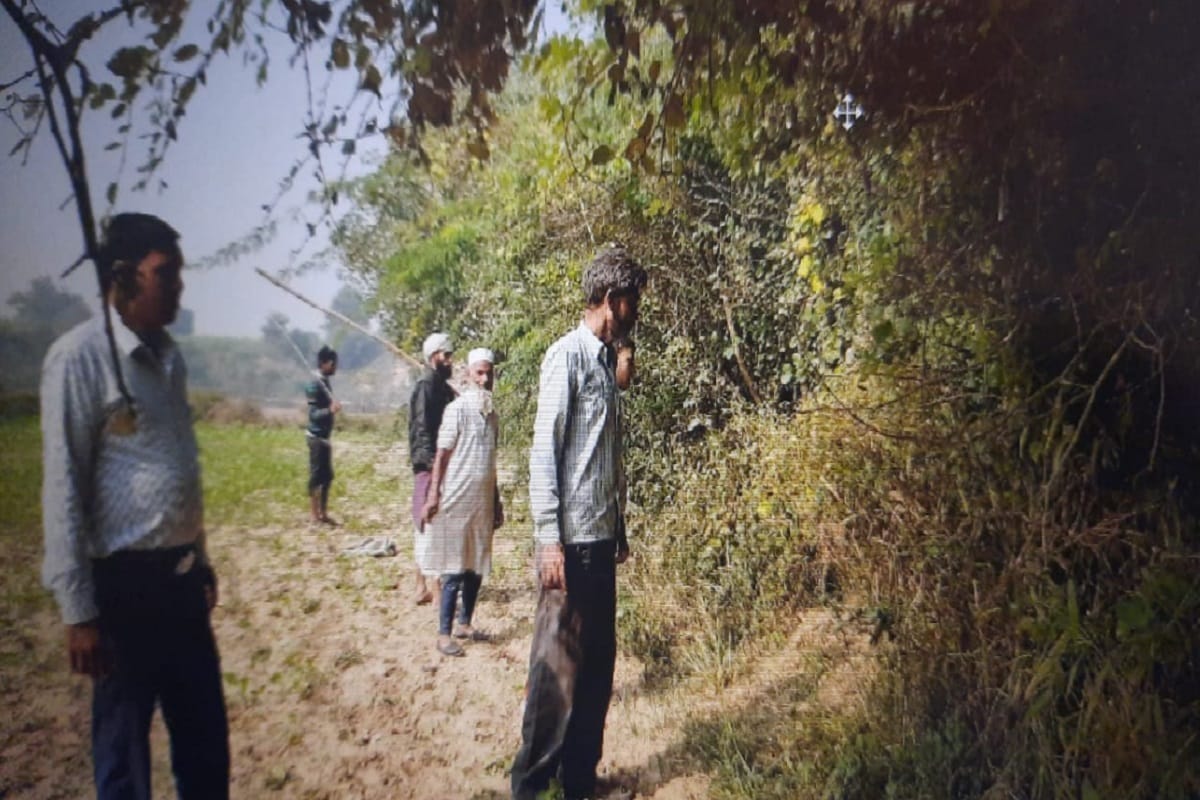 UP News: Leopard has attacked on a farmer in Barnawa forest in Baghpat but his life was saved