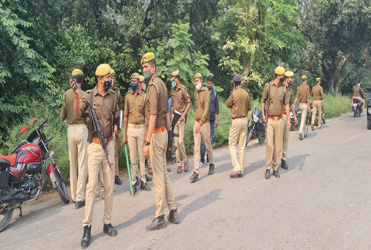 Pratapgarh: Courier worker was robbed of eight sticks in broad daylight