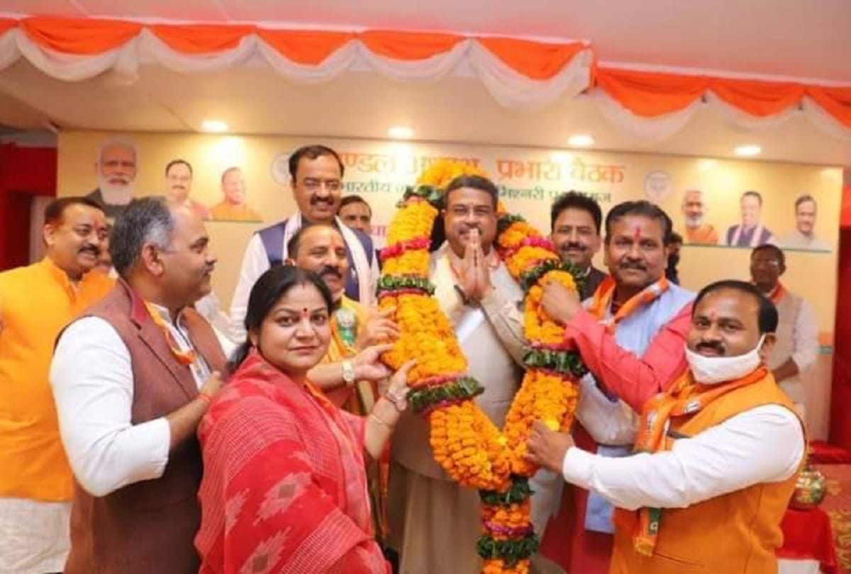 People confidence in PM Modi and CM Yogi increased BJP will win more seats than before Union Minister Dharmendra Pradhan said