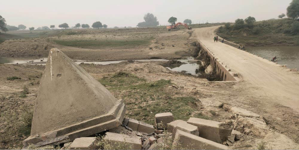 There was a stir due to the collapse of the temple, the ban on sand trucks
