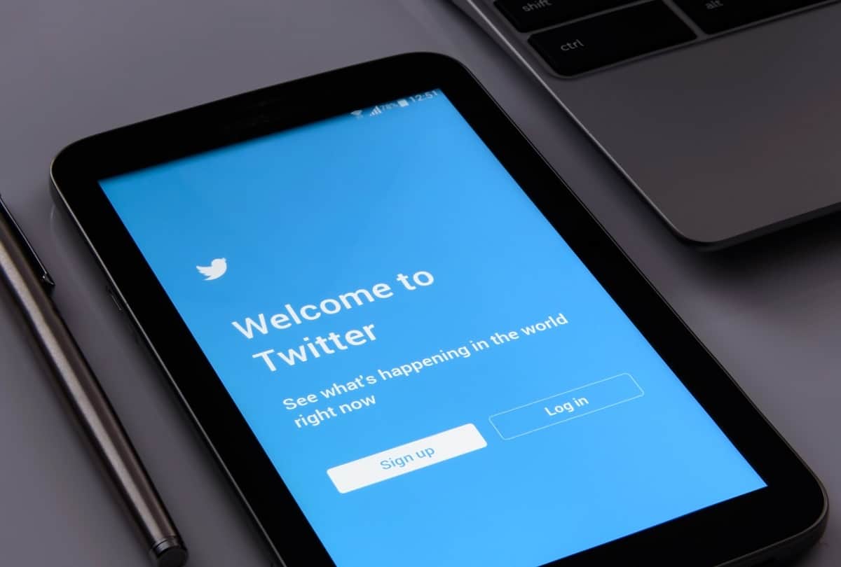 Tip of the day Twitter features including search button and voice message