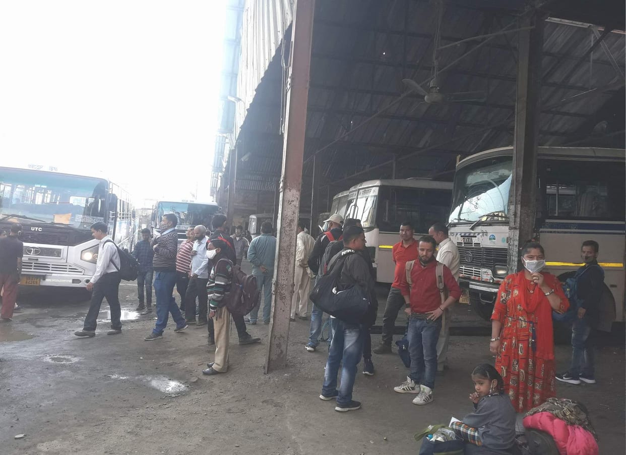 There was a fight in the buses to go to Delhi
