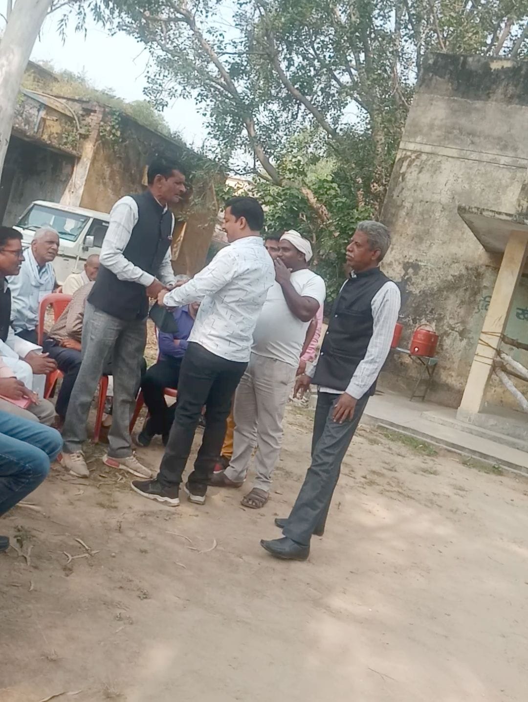 hangaame ke beech jama hue 40 parche, kaee ummeedavaaron ke chheen lie gae naamaankan patr