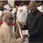 प्रो. एचसी वर्मा को सम्मान देते हुए राष्ट्रपति रामनाथ कोविंद