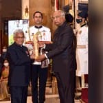 पीजीआई के प्रो. दिगंबर बेहरा को पदमश्री से सम्मानित करते राष्ट्रपति रामनाथ कोविंद।