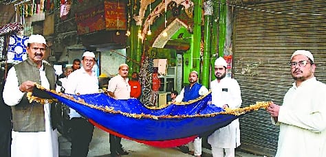Sandal presented at the tomb of Shahdana Wali