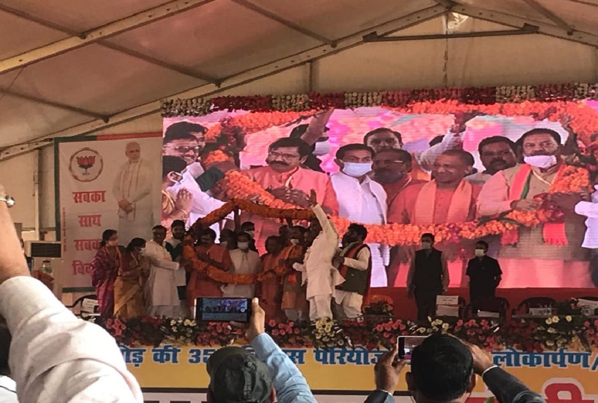 Badaun CM Yogi said our government has ended jungle raj, JCB run on mafia cells