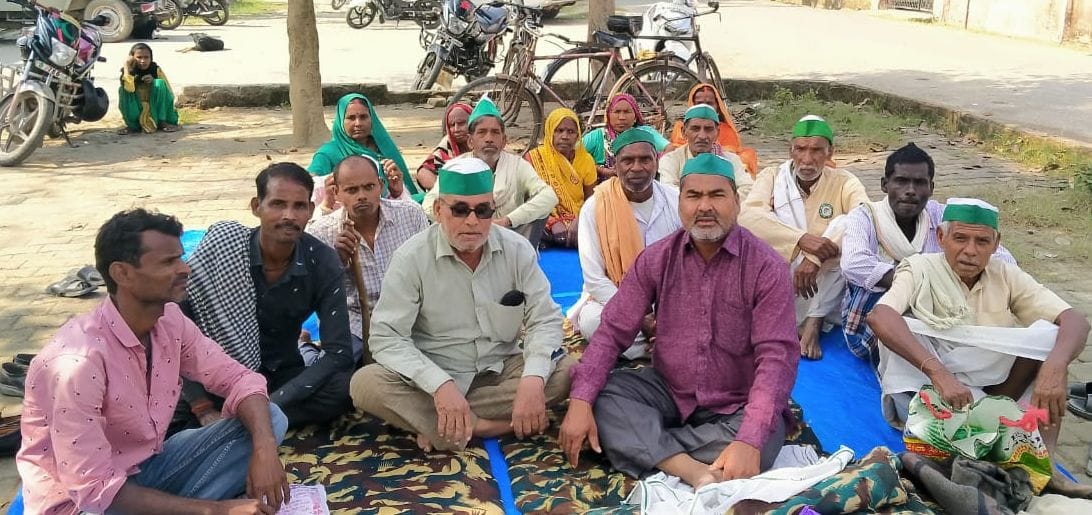 BKU workers staged a sit-in in Bansi
