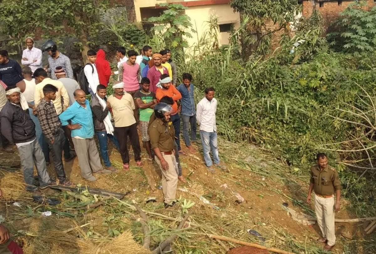 DCM collided with tree after falling into pit from forelane one died