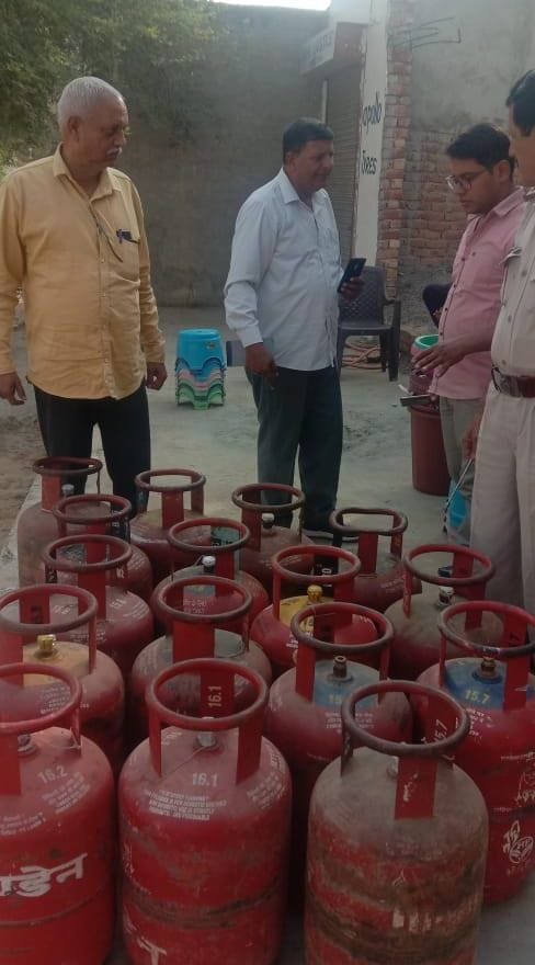 71 gas cylinders recovered from grocery store and plot in Mangali