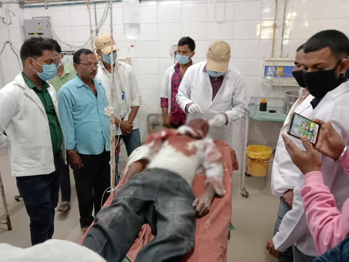brother attack on younger brother by ex in family dispute in jaunpur