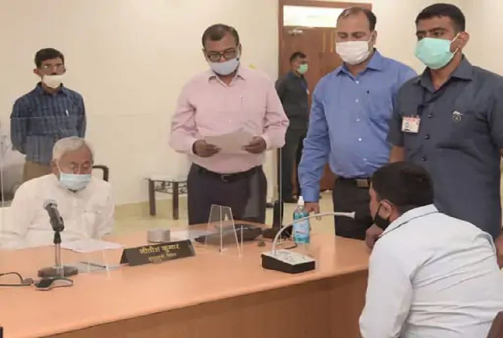 young man who reached cm nitish kumar janta darbar, Request to eliminate obscenity from Bhojpuri