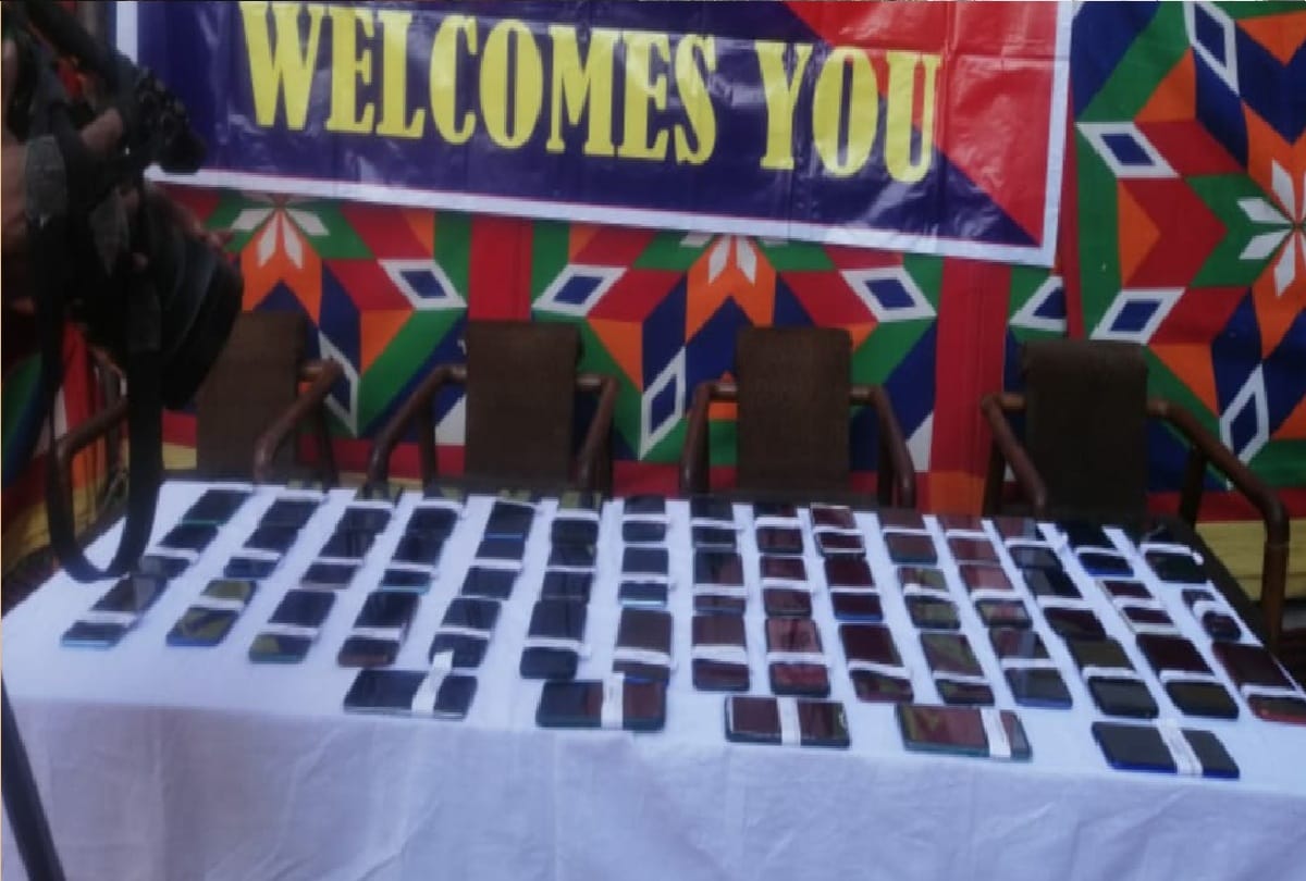 Cyber Cell Poonch traced recovered 50 smart phones in jammu and kashmir