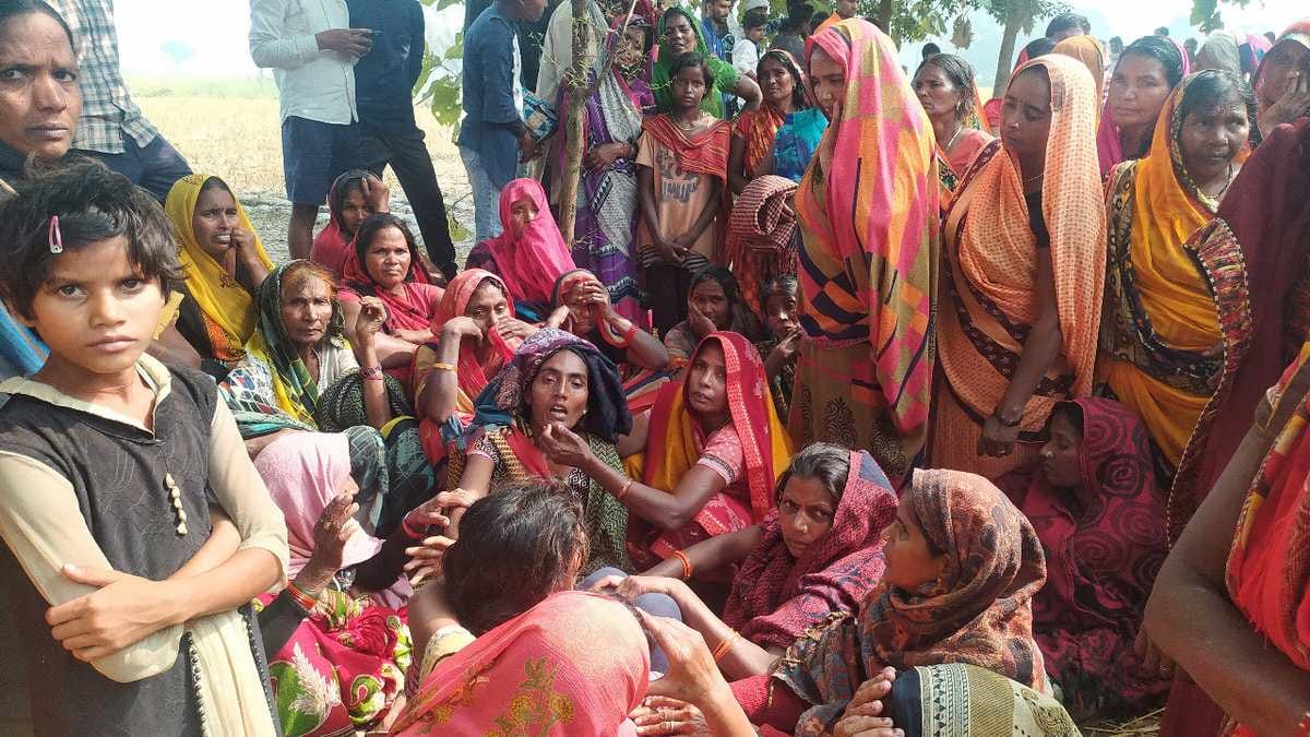 young man Dead body found hanging from tree in suspicious condition in Ghazipur