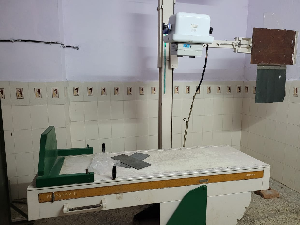 X-ray machine damaged in district hospital, patients wandering