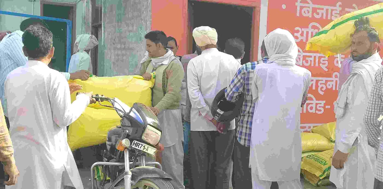 Fight over DAP, farmers upset, Yamunanagar