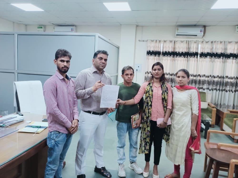 SFI submitted a memorandum to the registrar regarding the problems of the students in the university