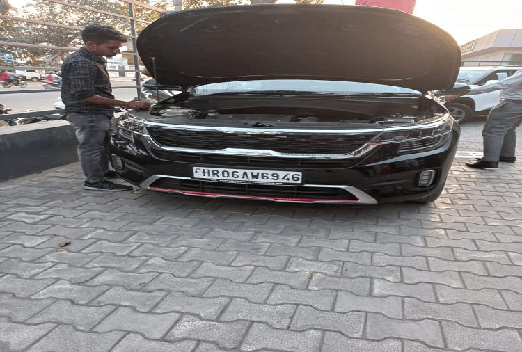 Car and mobile robbed from mother and son in Sonipat
