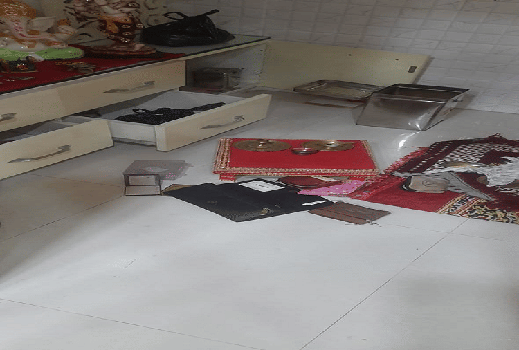 Lakhs stolen from businessmans house in Fatehabads Tohana