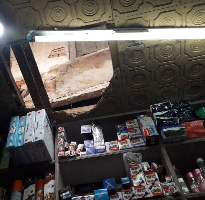 Hathras: Theft of cash and goods by cutting down the shop of the general store