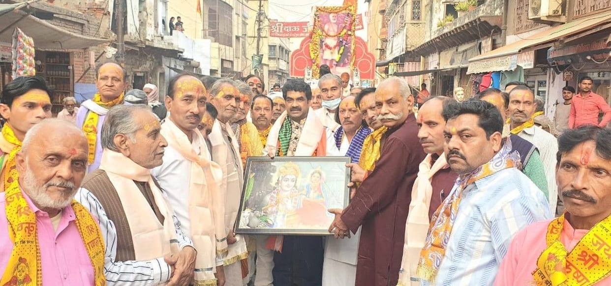 Hathras: Sankirtan Yatra taken out on the birth anniversary of Sant Gayaprasad