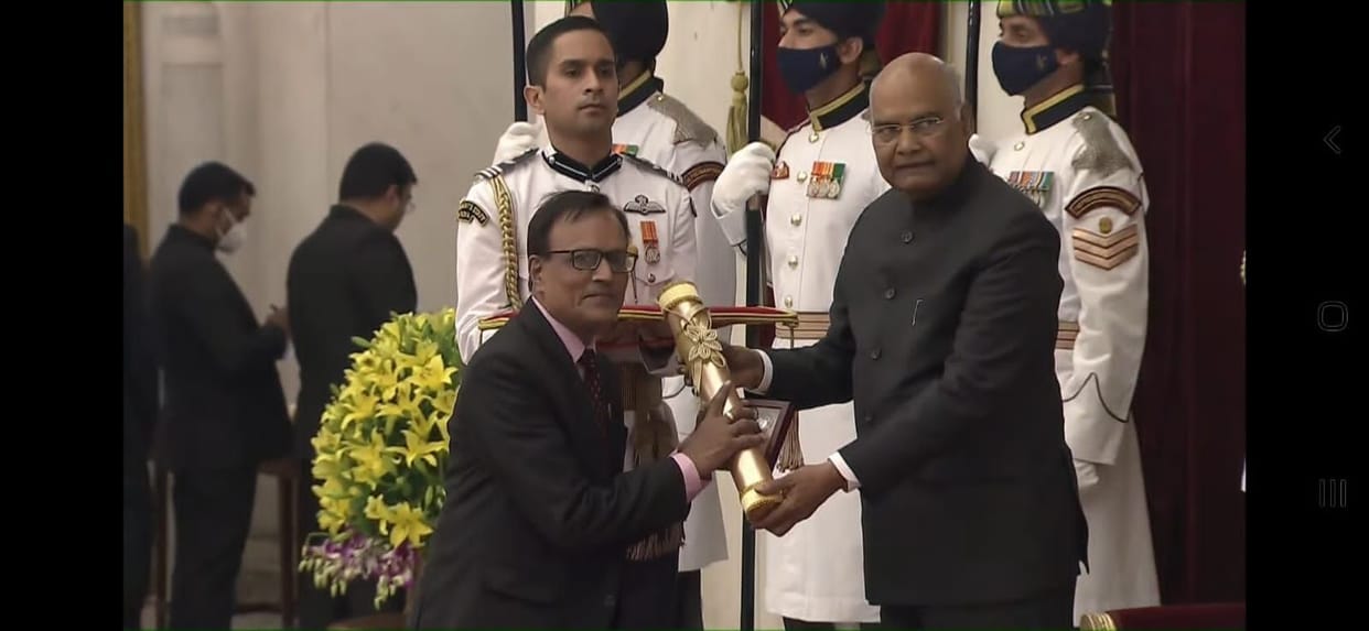 Padma shri award to Dr. Yogesh pravin , his brother take award