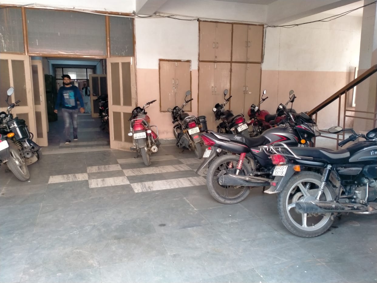 Employees are spoiling the system, people are facing problems due to arbitrary parking