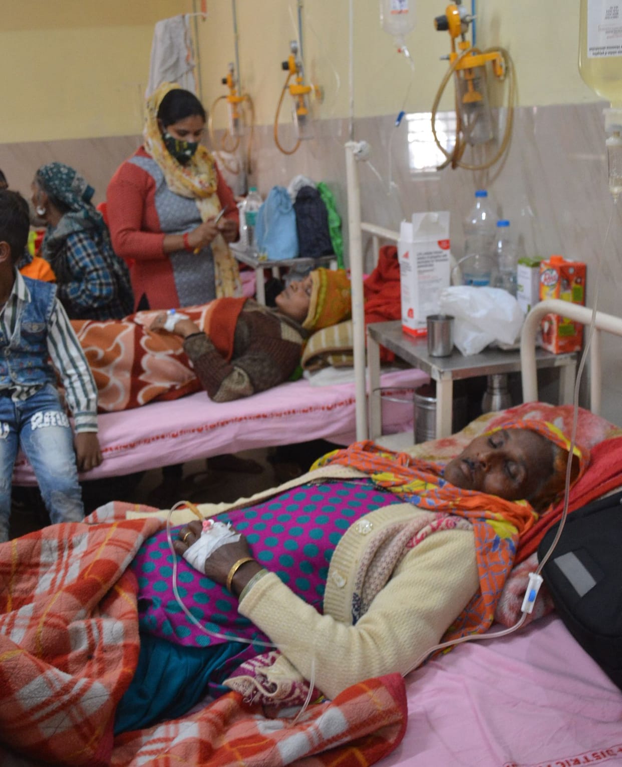 28 patients of fever and admitted, including four children