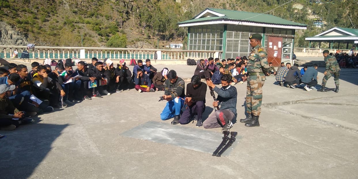 ncc cadet learnt wepon training in rampur