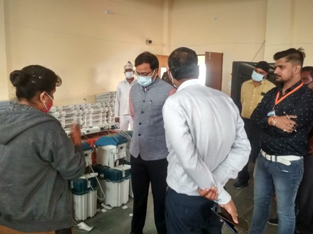 Hathras: Do the work of FLC of EVMs as per the standard