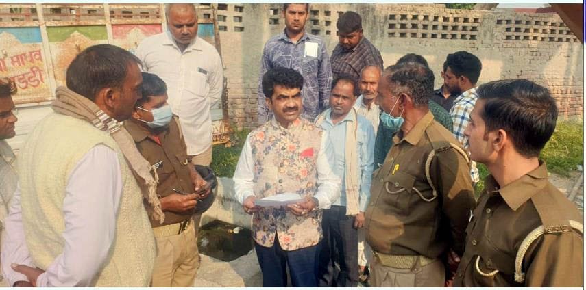 Hathras: Missing farmer's body found on railway track