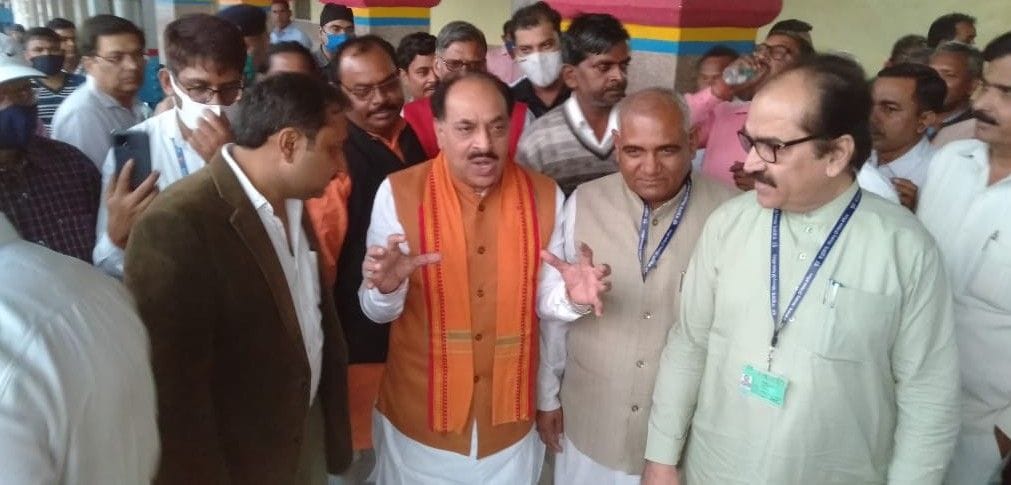 Hathras: Demanded the re-operation of many trains from Railway Board Chairman