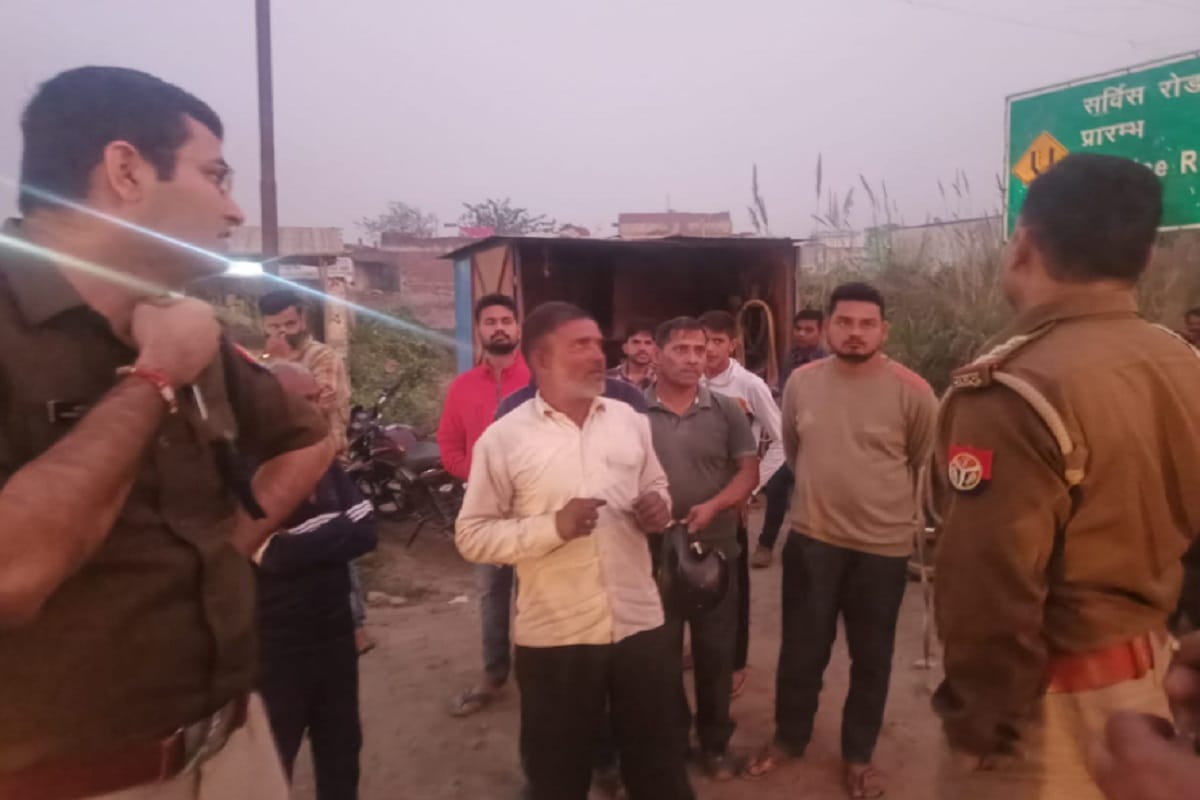 UP News: Three members of a family has died in road accident in Meerut city and see photos