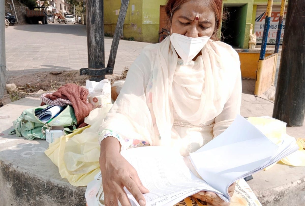 Himachal News: block medical officer Dr monisha agarwal duty for thirteen hours on road for covid vaccination