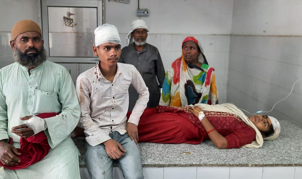 Family attacked with sharp weapon, five injured