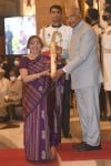आगरा।  राष्ट्रपति भवन में आयोजित कार्यक्रम में डॉ. ऊषा यादव को पदमश्री प्रदान करते राष्ट्रपति  रा