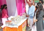 राज्य स्थापना दिवस पर लगे स्टॉल का निरीक्षण करते प्रभारी मंत्री बिशन सिंह चुफाल और डीएम और अन्य।
