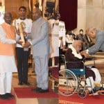 राष्ट्रपति भवन में काशी विद्वत परिषद के अध्यक्ष प्रो. रामयत्न शुक्ल, किसान चंद्रशेखर सिंह को पद्मश्री सम्मान दिया गया।