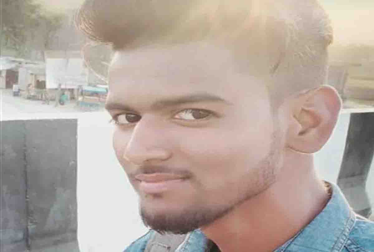 Etawah: Dead body of youth found in pit