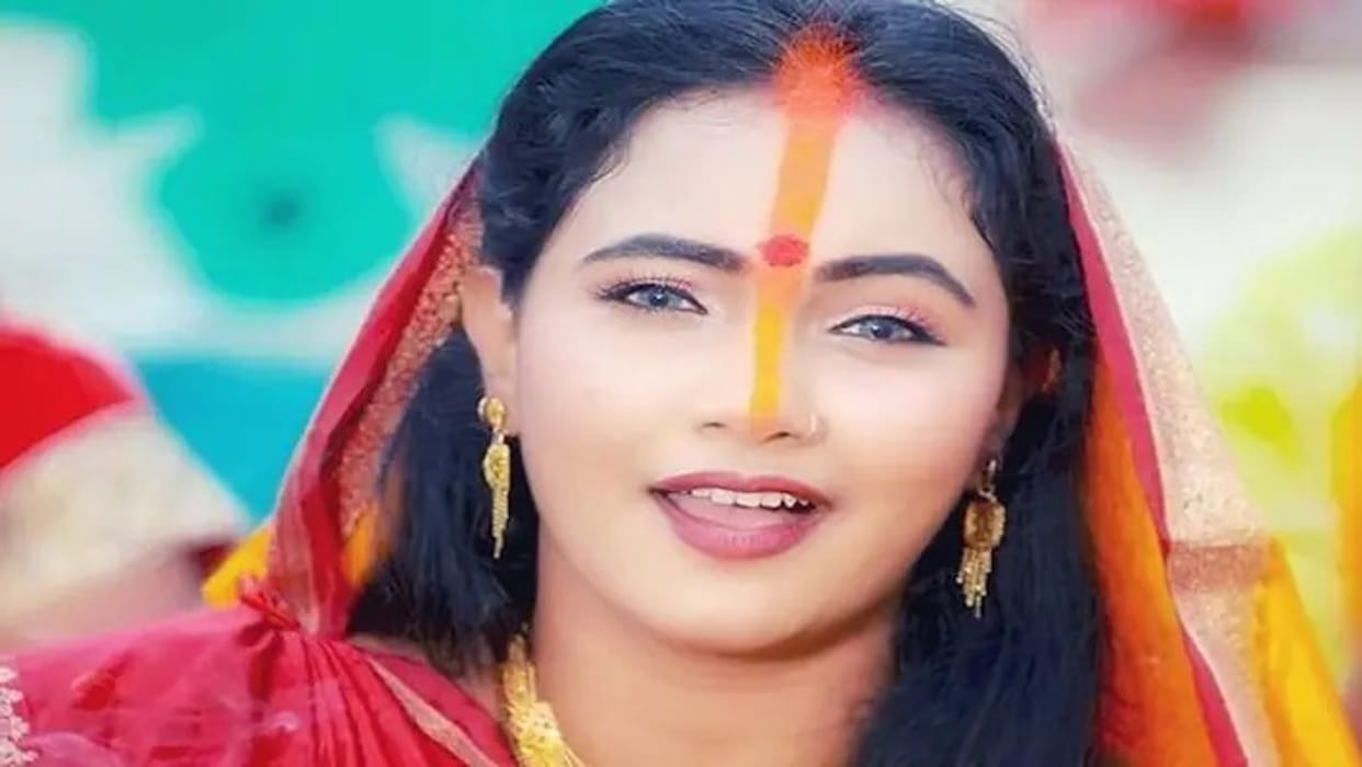 Bhojpuri: Fans got angry after seeing Trisha performing Chhath Puja, said - does not suit you