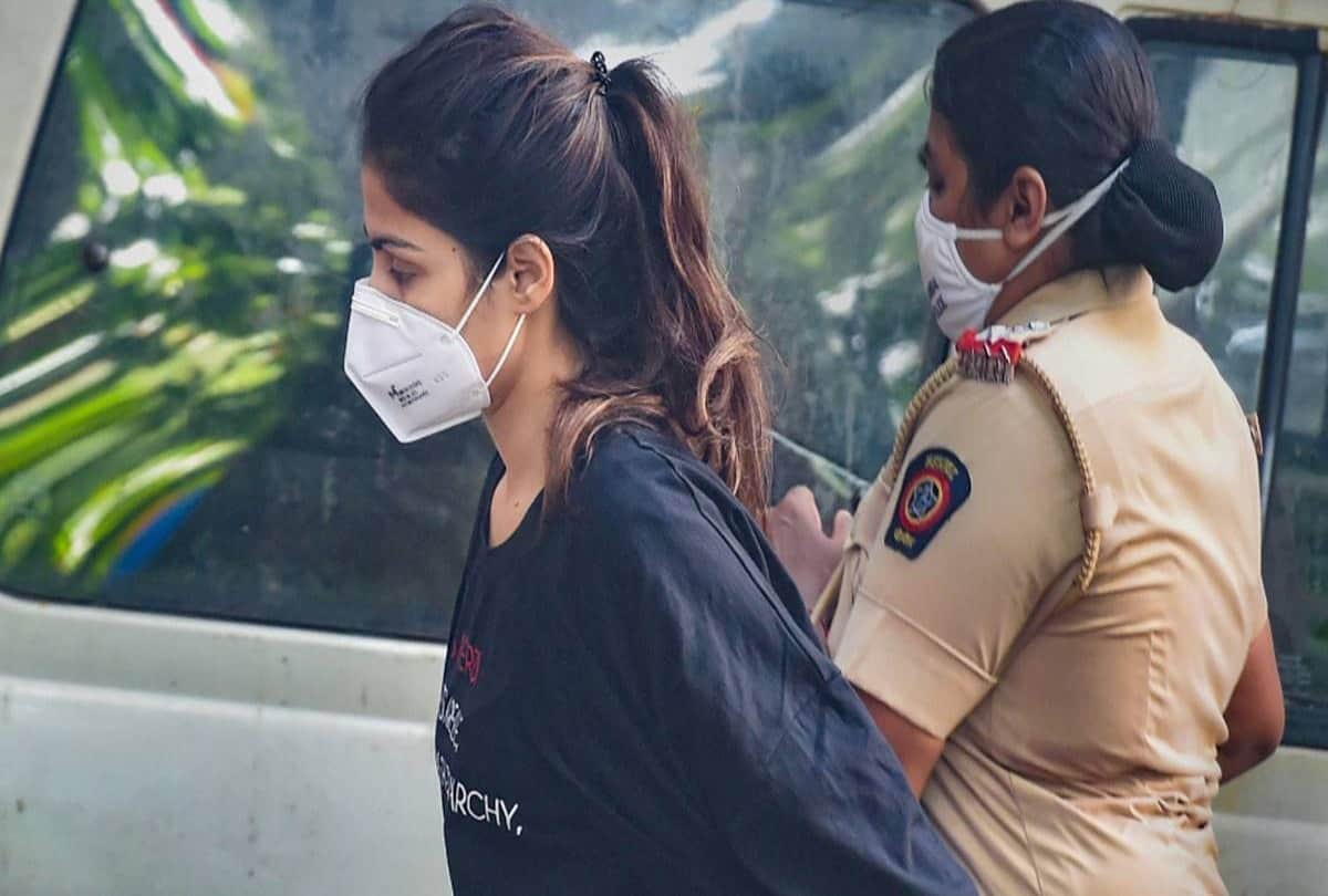 Sushant Singh Rajput Death: Big relief to Riya Chakraborty trapped in drug case bank accounts defreezed after a year