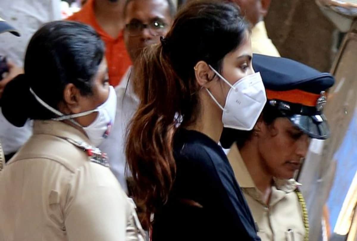 Sushant Singh Rajput Death: Big relief to Riya Chakraborty trapped in drug case bank accounts defreezed after a year