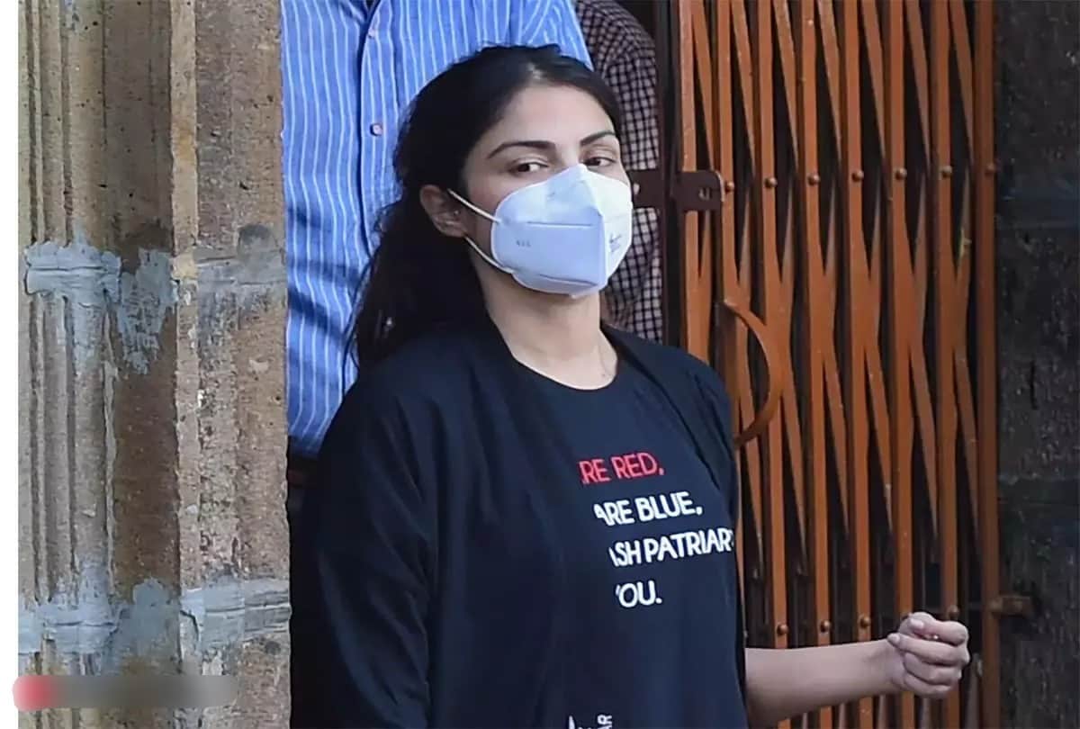 Sushant Singh Rajput Death: Big relief to Riya Chakraborty trapped in drug case bank accounts defreezed after a year