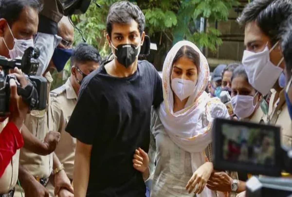 Sushant Singh Rajput Death: Big relief to Riya Chakraborty trapped in drug case bank accounts defreezed after a year