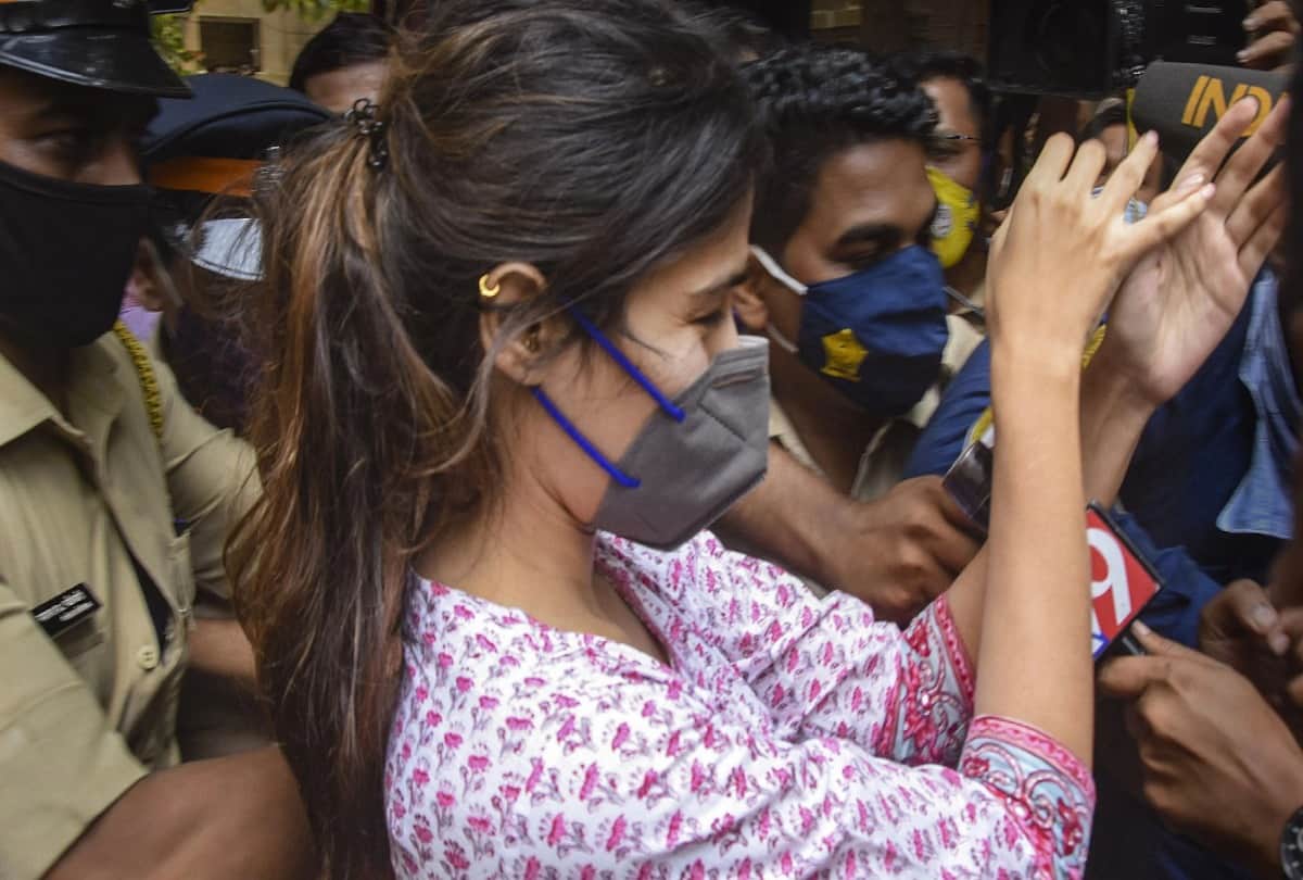 Sushant Singh Rajput Death: Big relief to Riya Chakraborty trapped in drug case bank accounts defreezed after a year