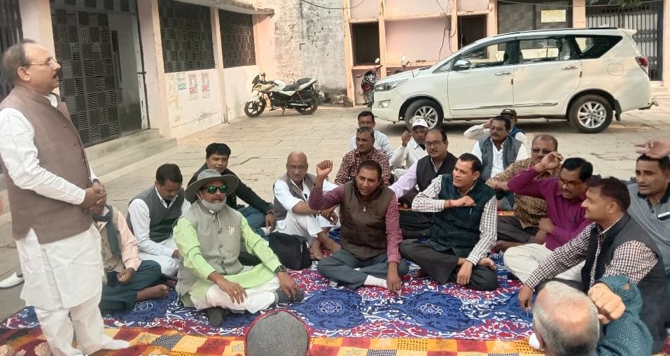Gradual fasting in presence of teacher MLA