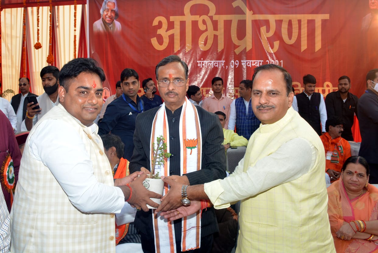 Aligarh: Forgetting small things, workers should gather for elections: Dinesh Sharma